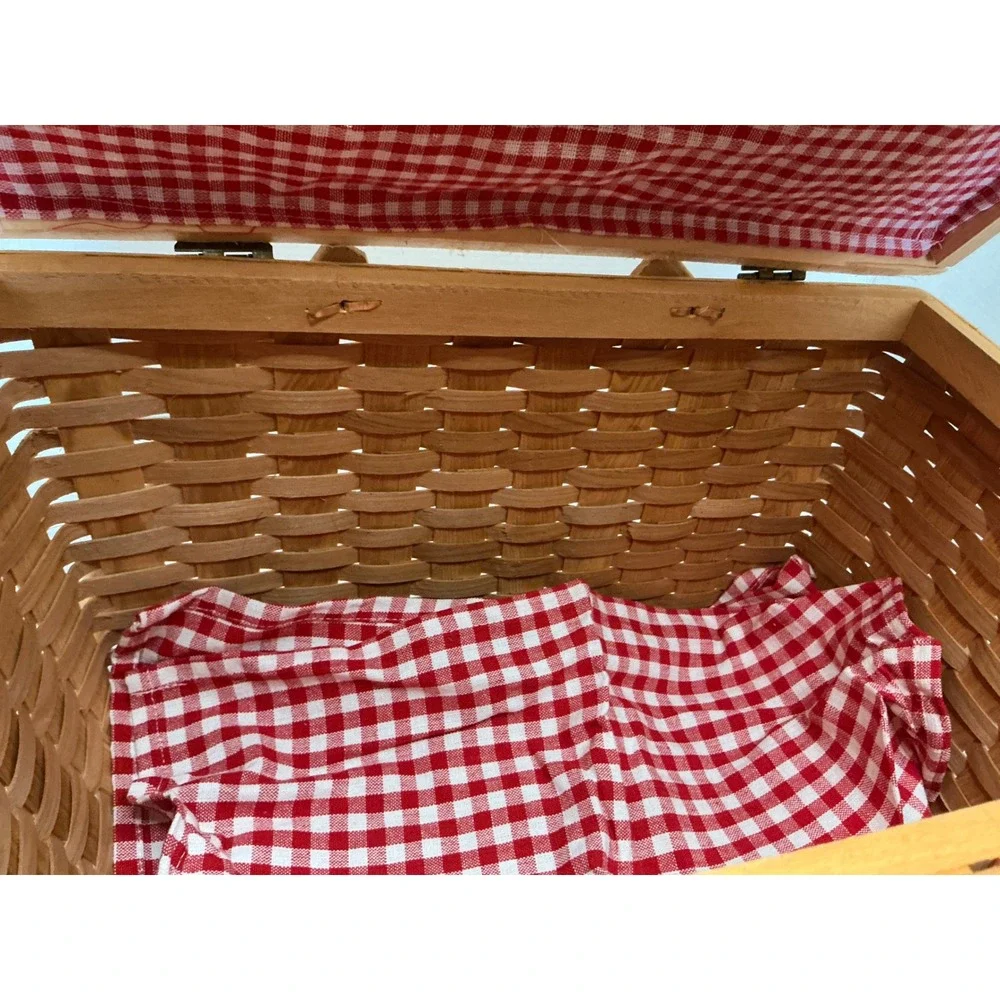 Vintage Picnic Basket Woven Wood‎ Gingham Lining Turn Lock Large Tan